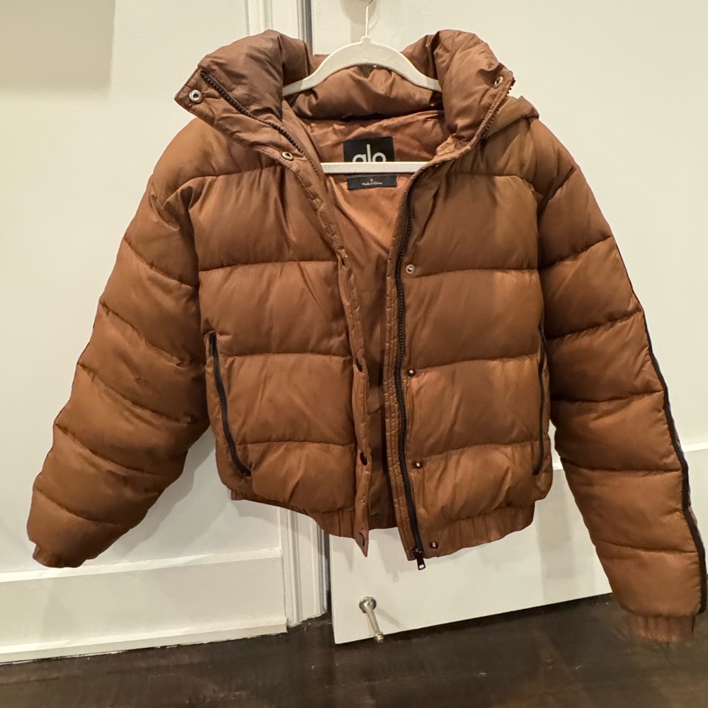 ALO Yoga Brown Quilted Puffer Jacket with Stand-Up Collar - Picture 2 of 10